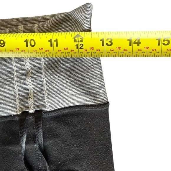 Black and grey Lululemon joggers #lululemon #joggers
Inseam 32'
Waist 12'
Small - Picture 3 of 4